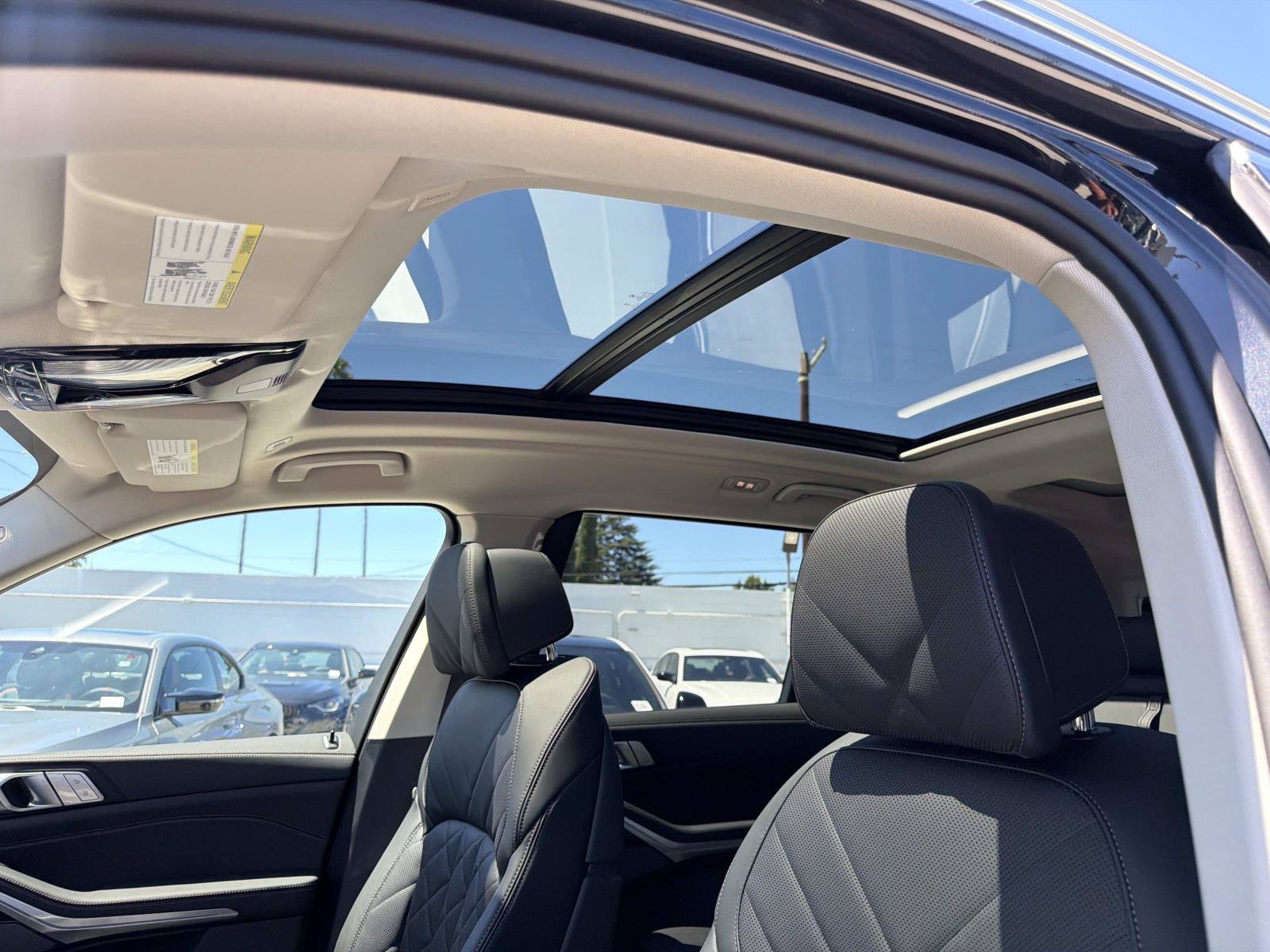 Used 2026 BMW X7 xDrive40i w/ Premium Package AWD/4WD image 17