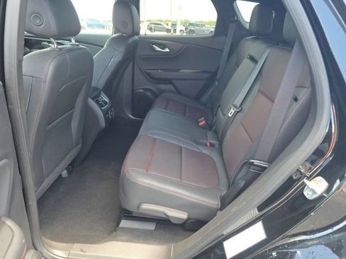 Certified 2025 Kia Carnival FWD image 11