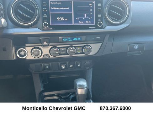 Used 2022 Toyota Tacoma TRD Off-Road image 18