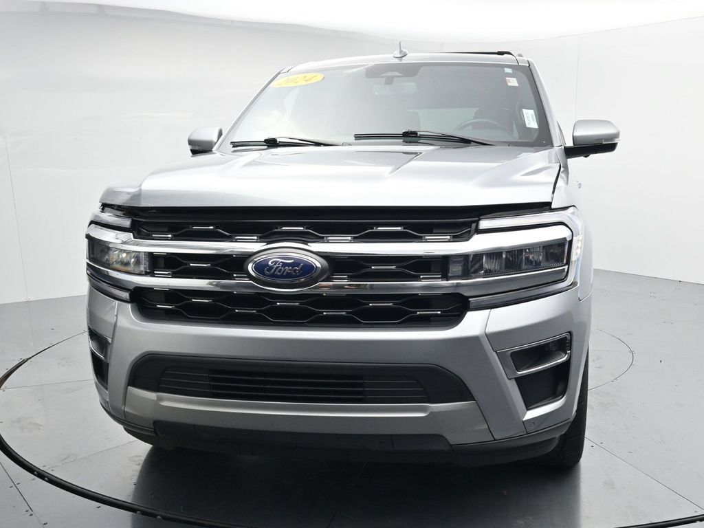 Used 2024 Ford Expedition Limited AWD/4WD image 3