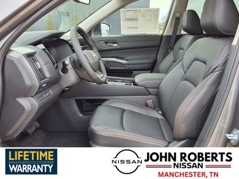 New 2026 Nissan Pathfinder SL image 3