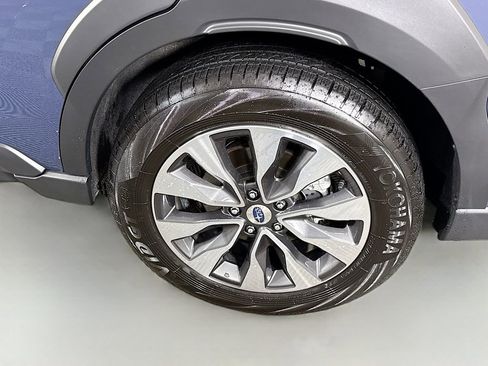 Certified 2025 Subaru Outback Limited image 39