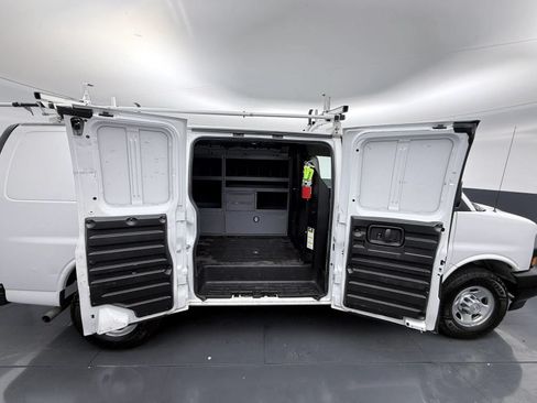 Used 2018 Chevrolet Express 3500 RWD image 15