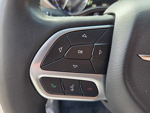 Used 2022 Chrysler Pacifica Touring-L image 28