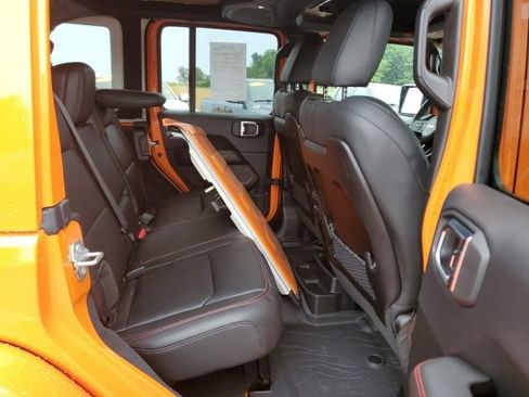 Used 2025 Jeep Wrangler Unlimited Rubicon AWD/4WD image 23