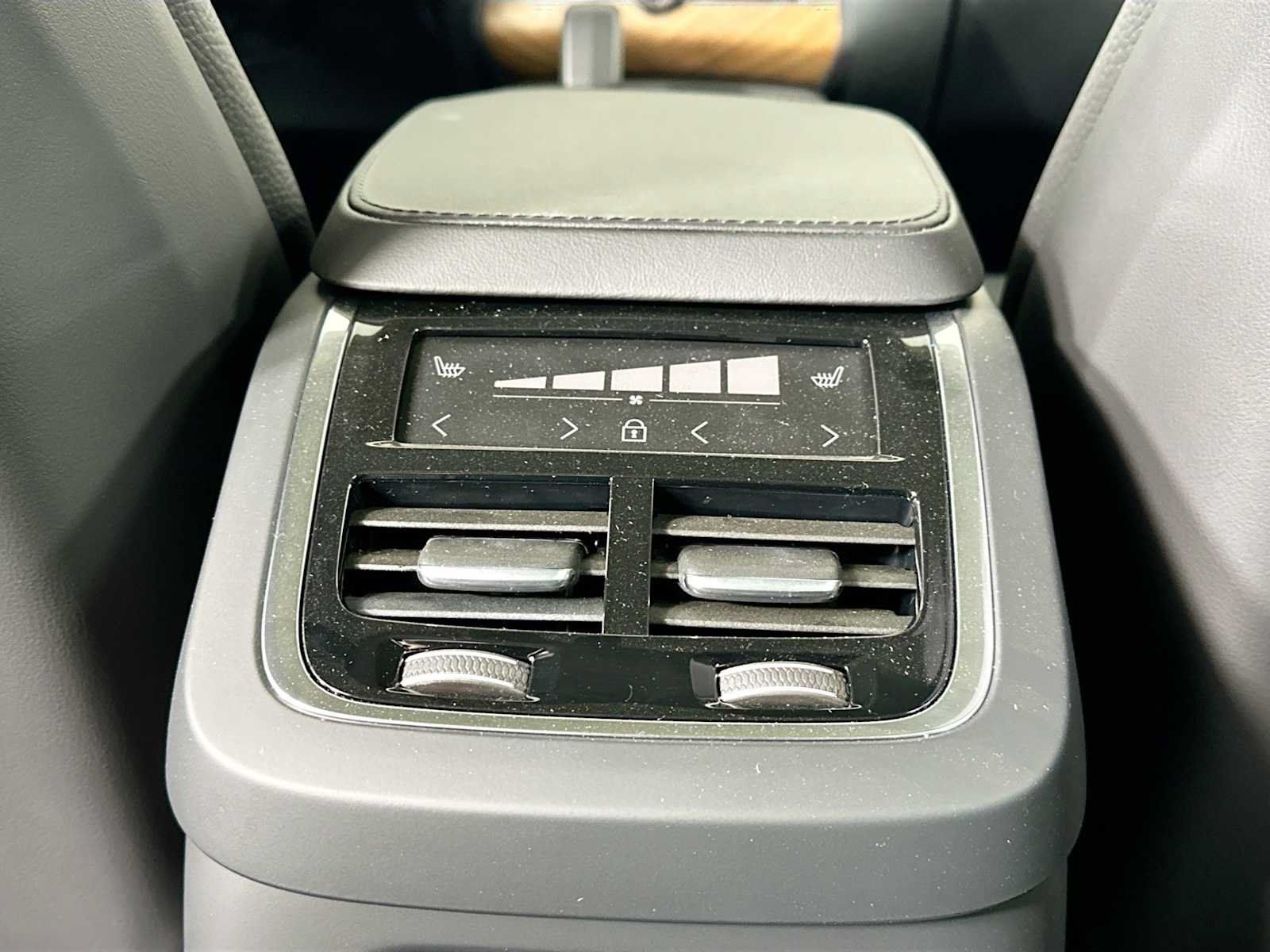 Certified 2025 Volvo XC90 T8 Plus w/ Protection Package Premier AWD/4WD image 21