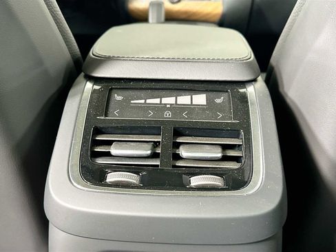 Certified 2025 Volvo XC90 T8 Plus w/ Protection Package Premier image 21