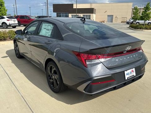 New 2026 Hyundai Elantra SEL FWD image 8