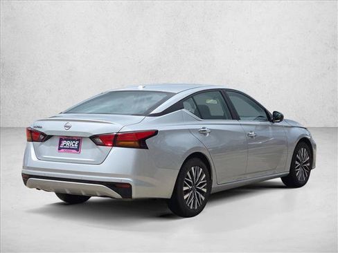 Used 2025 Nissan Altima 2.5 SV FWD image 5
