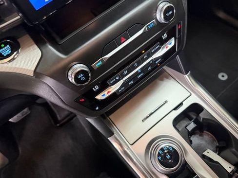 Used 2020 Ford Explorer XLT w/ Equipment Group 202A RWD image 30