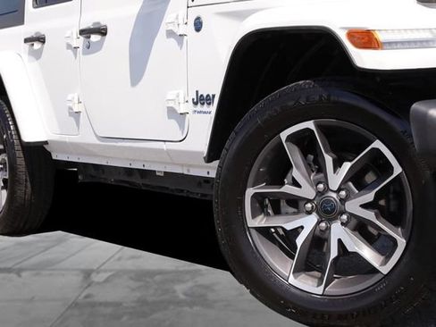 Used 2024 Jeep Wrangler Unlimited AWD/4WD image 3