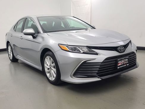 Used 2024 Toyota Camry LE image 2