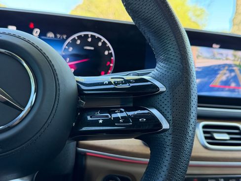 Used 2024 Mercedes-Benz GLS 580 4MATIC image 26