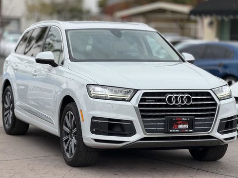 Used 2017 Audi Q7 3.0T Premium Plus w/ Premium Plus Package AWD/4WD image 4