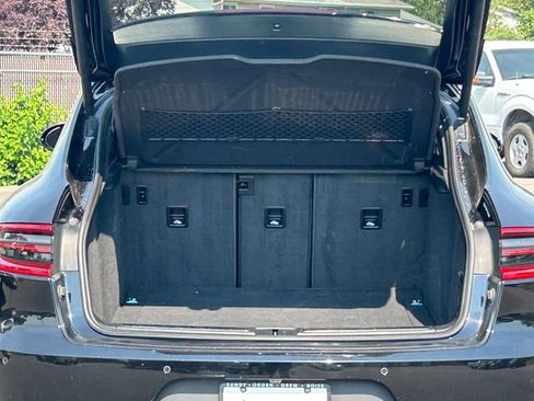 Used 2017 Porsche Macan AWD/4WD image 31