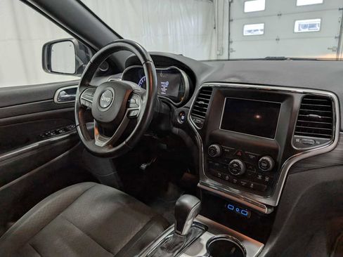 Used 2019 Jeep Grand Cherokee Laredo image 41