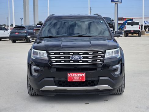 Used 2017 Ford Explorer XLT w/ Equipment Group 202A FWD image 2