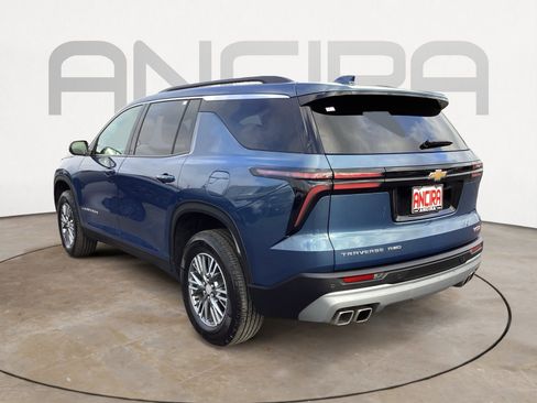 Used 2025 Chevrolet Traverse LT image 12