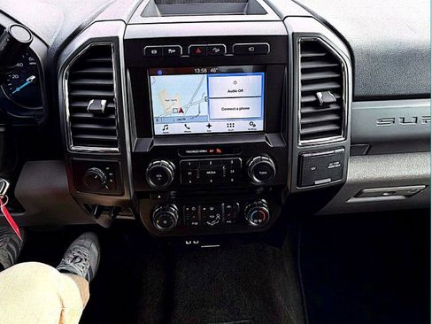 Used 2017 Ford F450 XLT w/ XLT Premium Package image 9