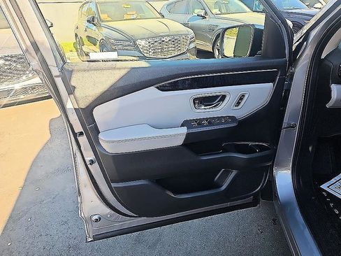 Used 2025 Honda Pilot Elite image 12