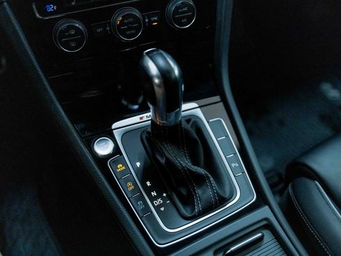 Used 2018 Volkswagen Golf R 4-Door image 65