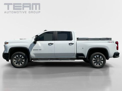 Used 2024 Chevrolet Silverado 2500 Custom w/ Custom Value Package AWD/4WD image 4