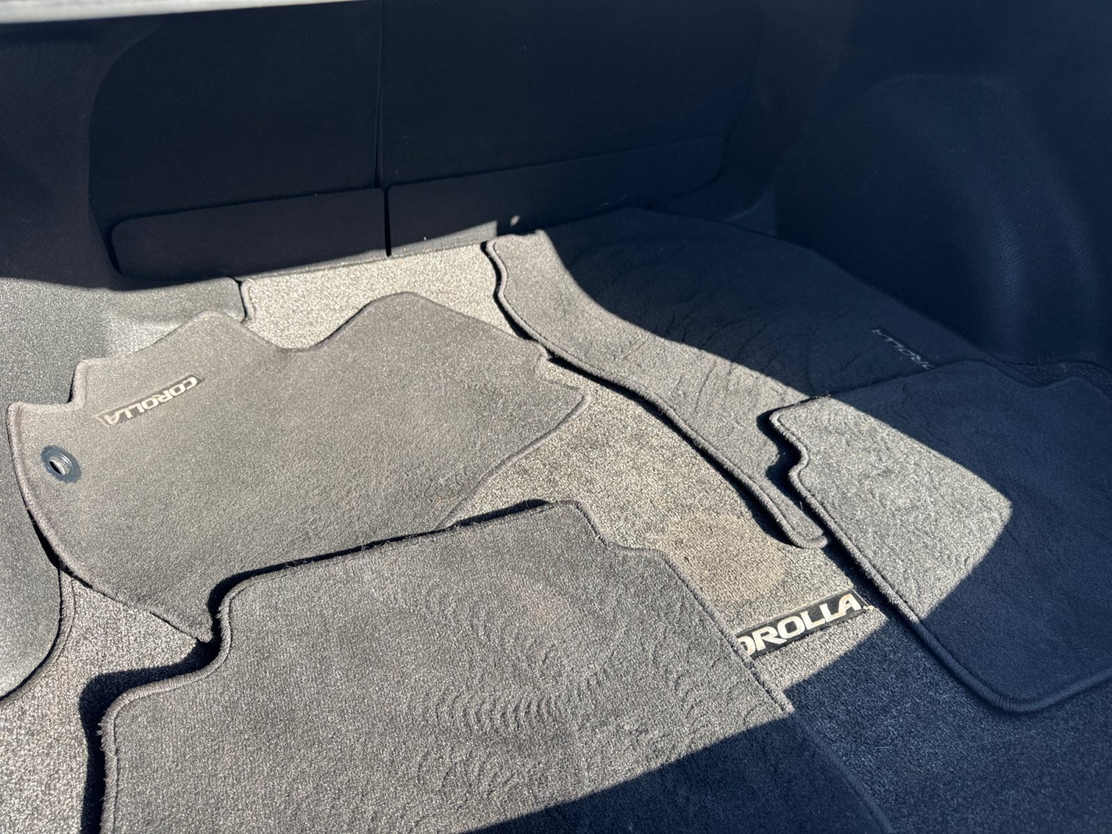 Used 2022 Toyota Corolla LE w/ Carpet Mat Package (TMS) FWD image 19