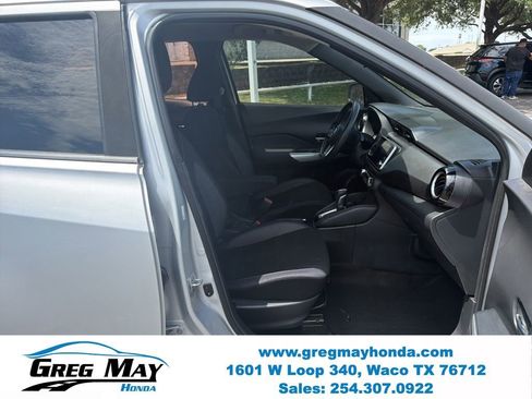 Used 2018 Nissan Kicks SV FWD image 29