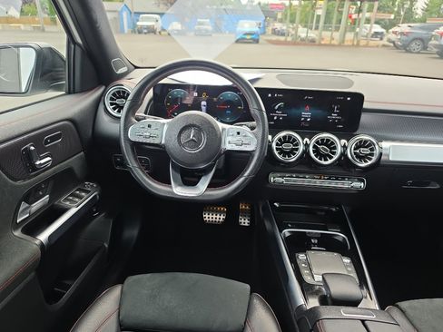 Used 2023 Mercedes-Benz EQB 300 4MATIC image 24