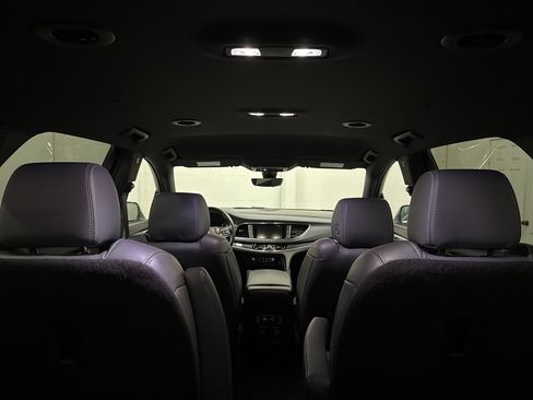Used 2024 Buick Enclave Premium image 24