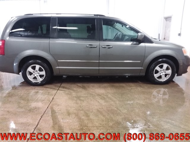 Used 2010 Dodge Grand Caravan SXT FWD image 2