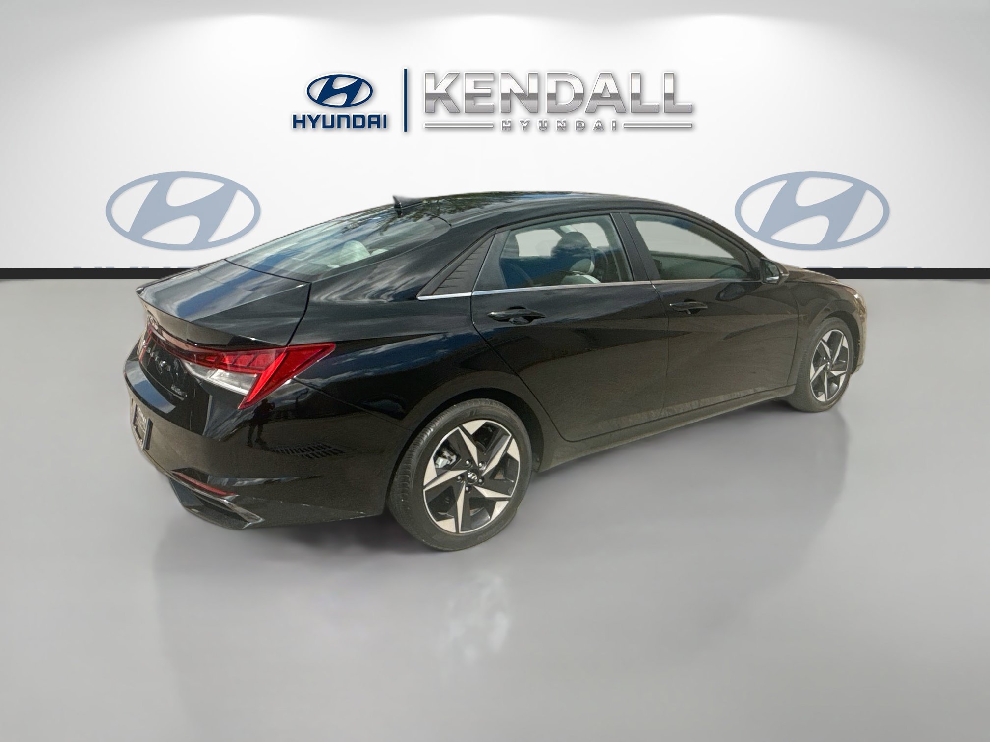 Used 2021 Hyundai Elantra Limited w/ Cargo Package FWD image 6