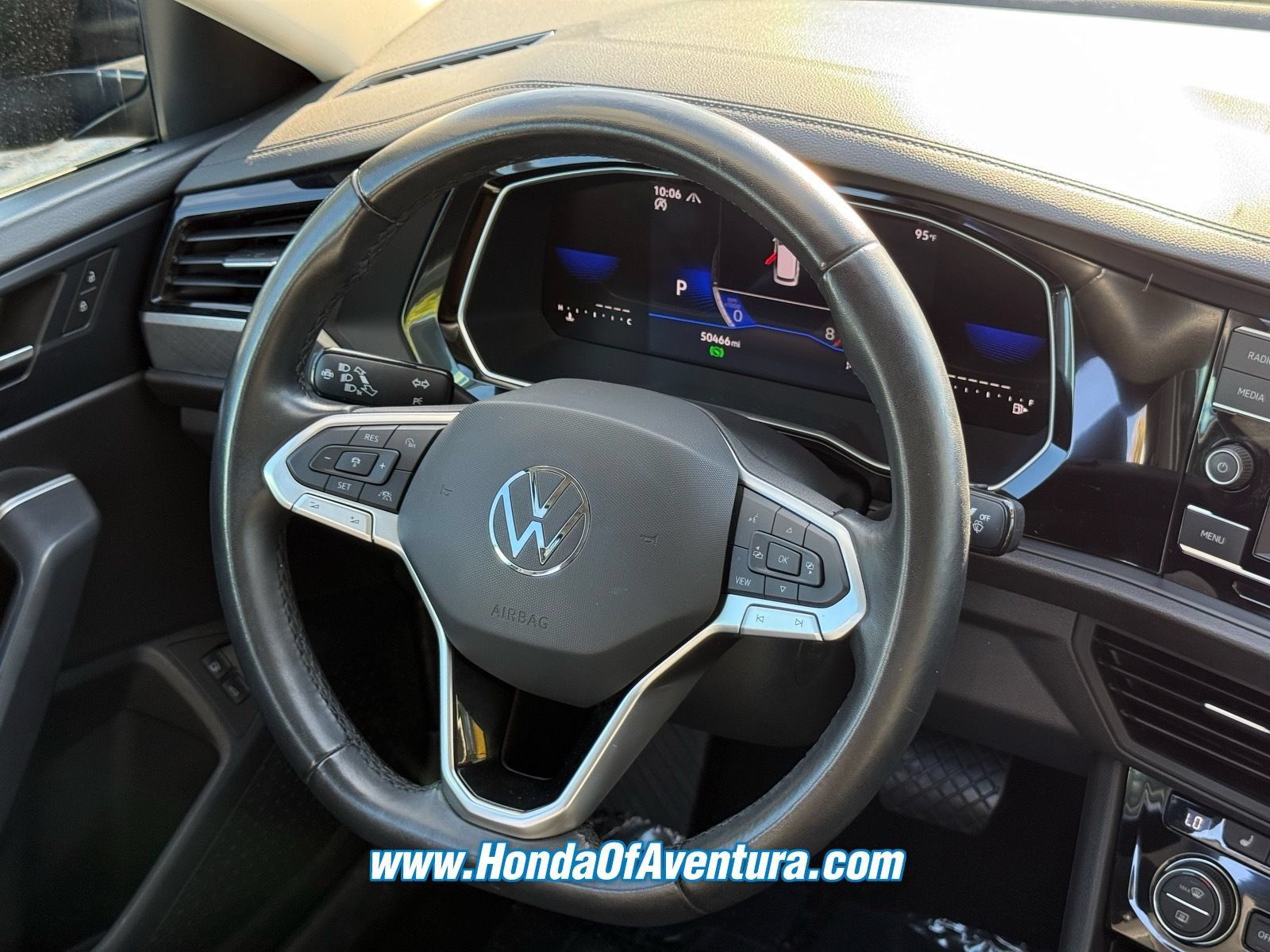 Used 2024 Volkswagen Jetta SE FWD image 13