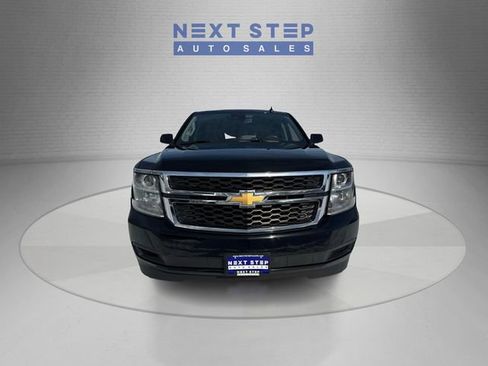 Used 2017 Chevrolet Suburban LT image 2