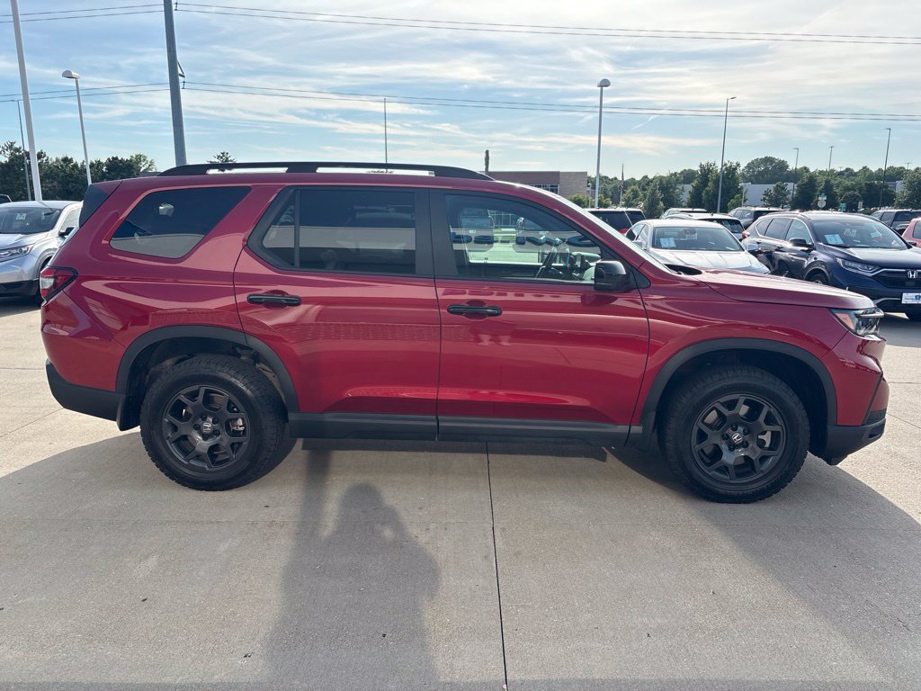 Certified 2025 Honda Pilot TrailSport image 4