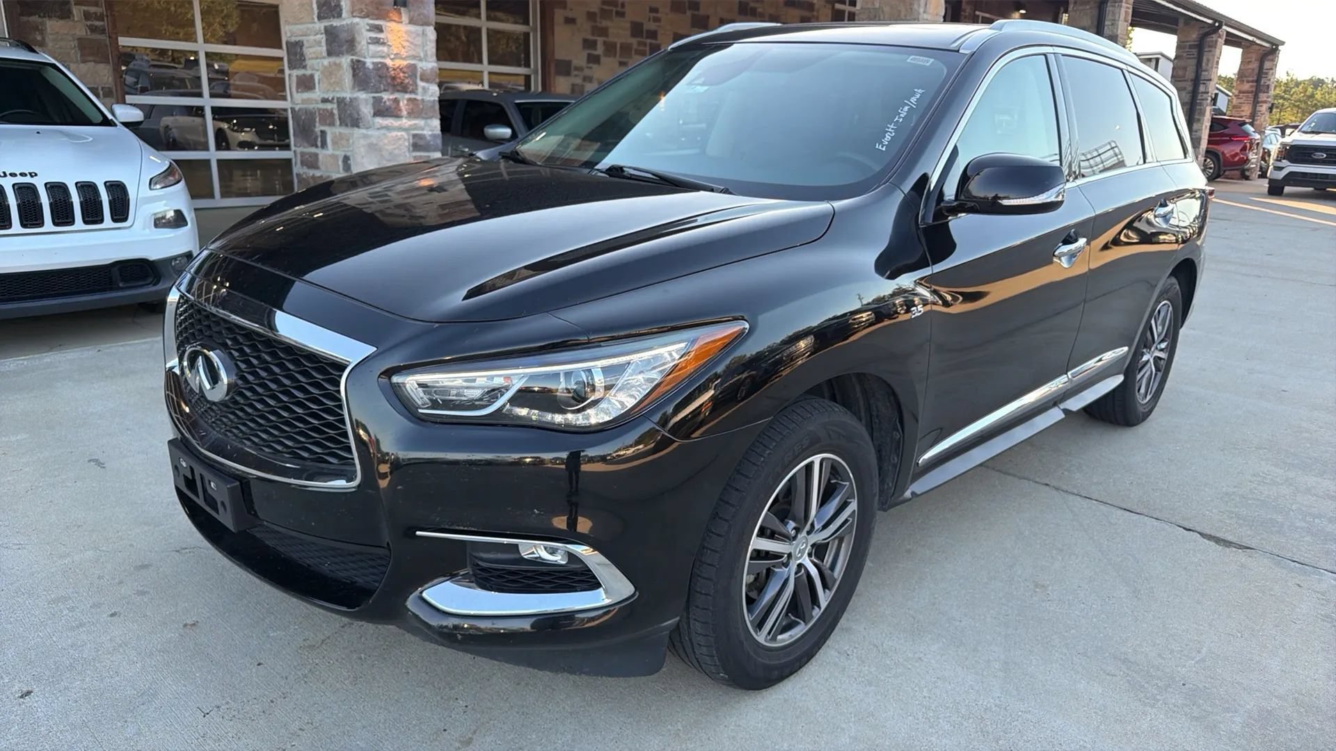 Used 2019 INFINITI QX60 Luxe AWD/4WD image 1