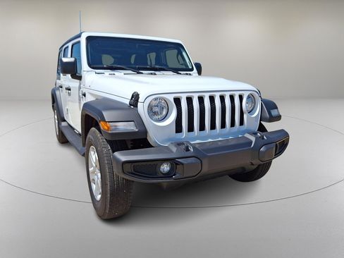 Used 2018 Jeep Wrangler Unlimited Sport S AWD/4WD image 2