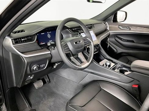 New 2025 Jeep Grand Cherokee L Limited w/ Black Appearance Package image 8