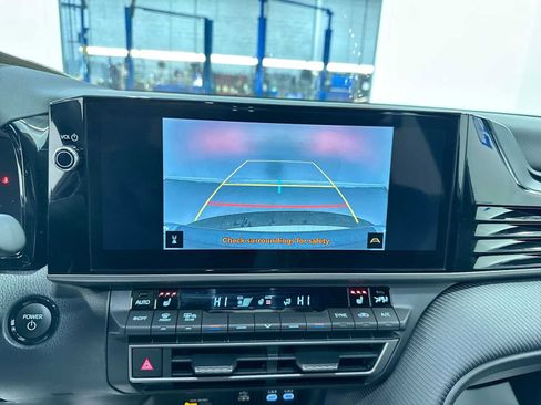 Used 2025 Toyota Camry SE image 24