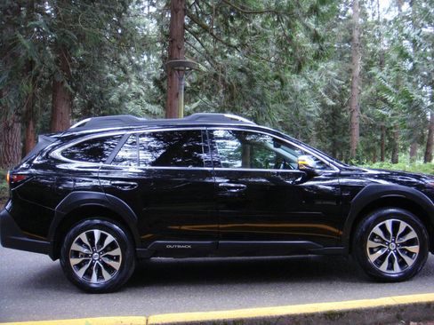 Used 2023 Subaru Outback Touring XT AWD/4WD image 8