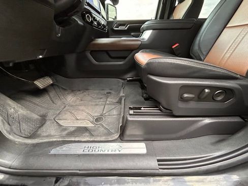 Used 2025 Chevrolet Silverado 3500 High Country w/ Technology Package image 34