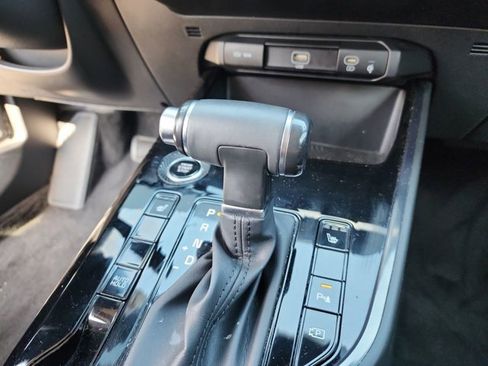 Used 2023 Kia Niro EX image 21