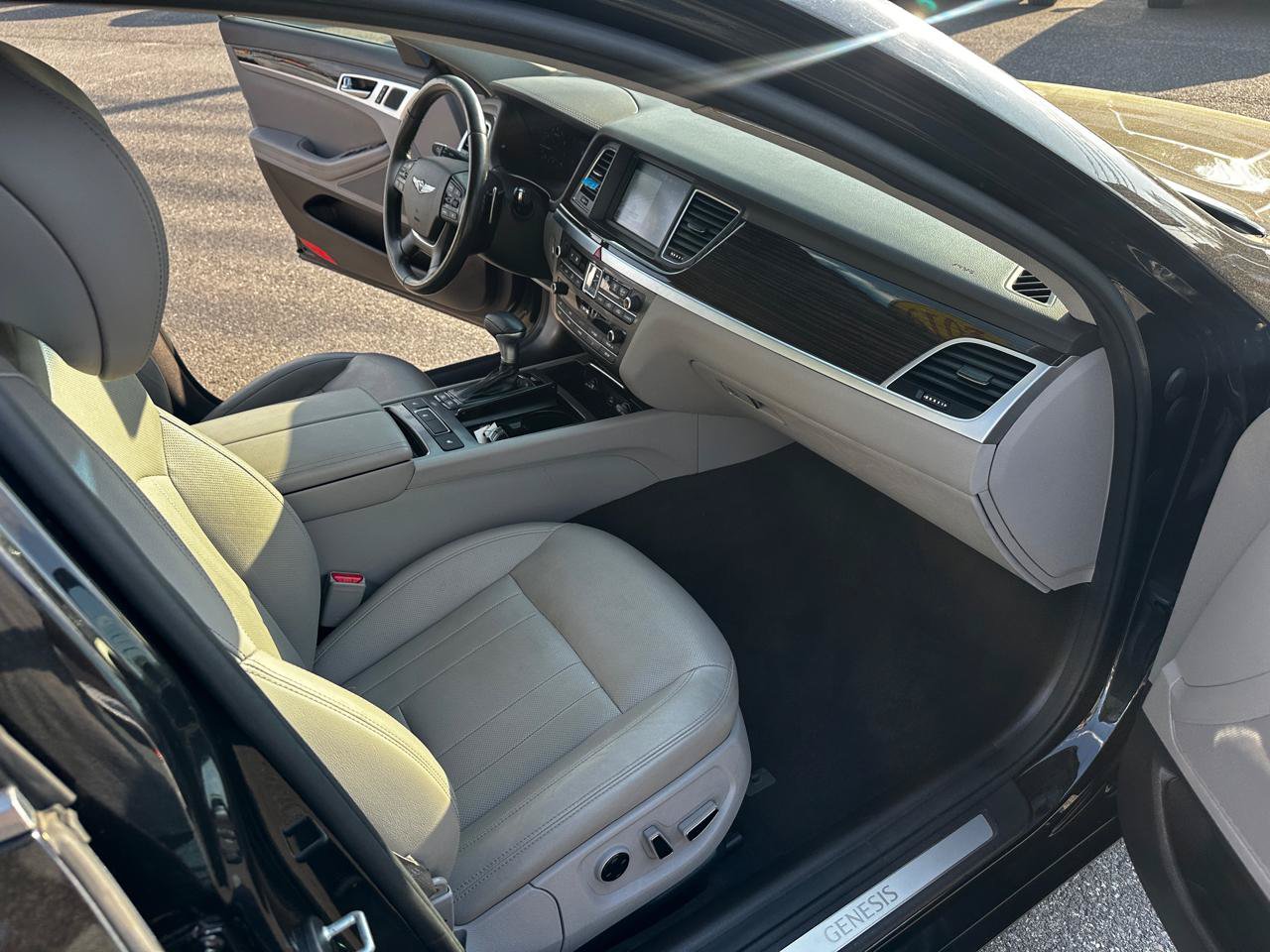 Used 2019 Genesis G80 3.8 AWD/4WD image 18