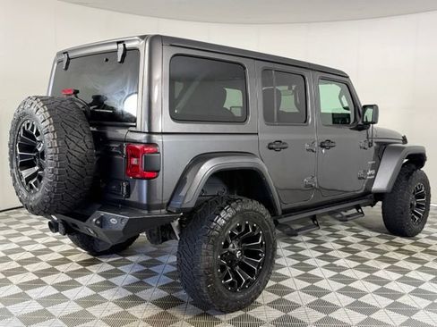 Used 2018 Jeep Wrangler Unlimited Sahara AWD/4WD image 9