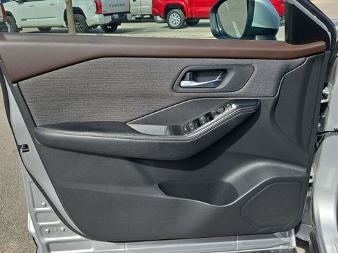 Used 2022 Nissan Rogue SV image 26