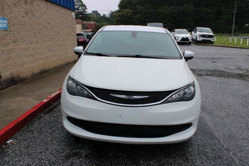 Used 2021 Chrysler Voyager LX FWD image 2