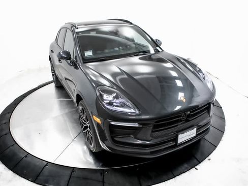 Used 2025 Porsche Macan image 39