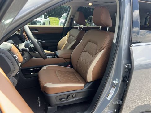 New 2026 Nissan Pathfinder Platinum AWD/4WD image 16
