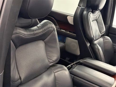 Used 2022 Lincoln Navigator L Reserve image 13