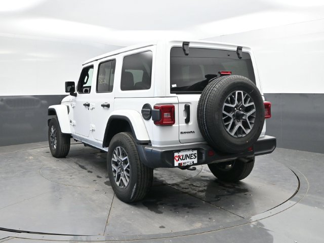 Used 2025 Jeep Wrangler Unlimited Sahara AWD/4WD image 10